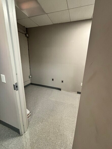 More Photos Of 1298 Cronson Blvd, Crofton Office For Lease