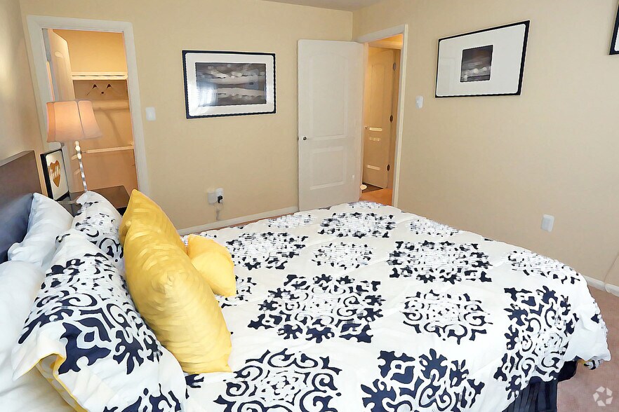 More Photos Of 3001 Reflections Way, Virginia Beach Apartments For Sale