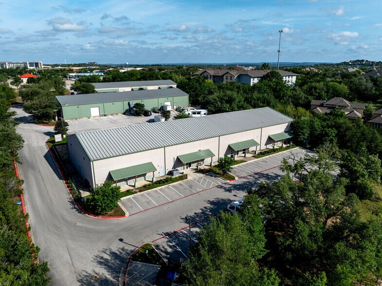 More Photos Of 2105 620 N, Lakeway Flex For Lease