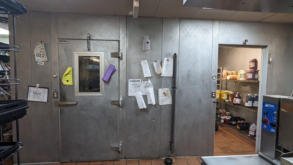 More Photos Of 192 E Main St, Lexington Restaurant For Sale