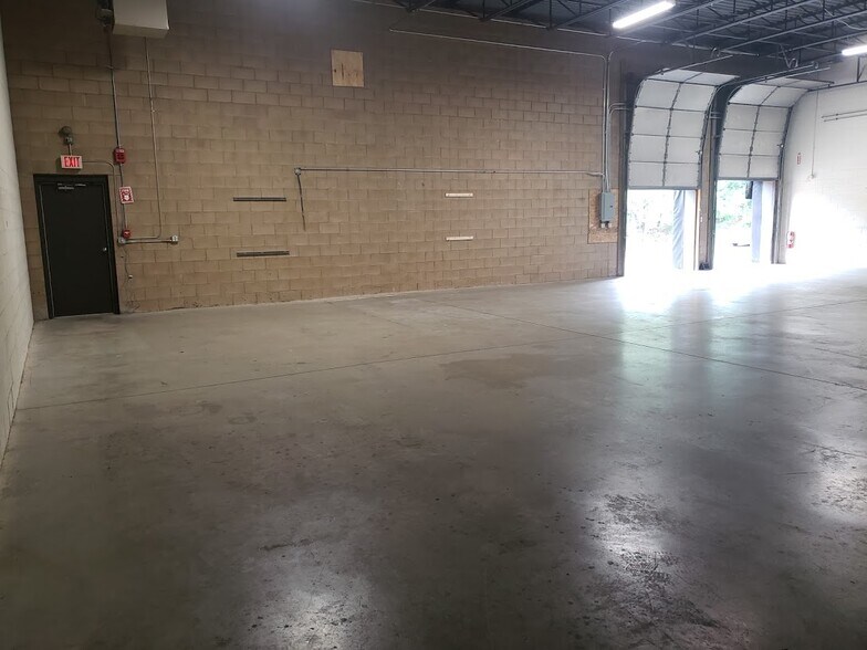 More Photos Of 168 Ayer Rd, Littleton Warehouse For Lease