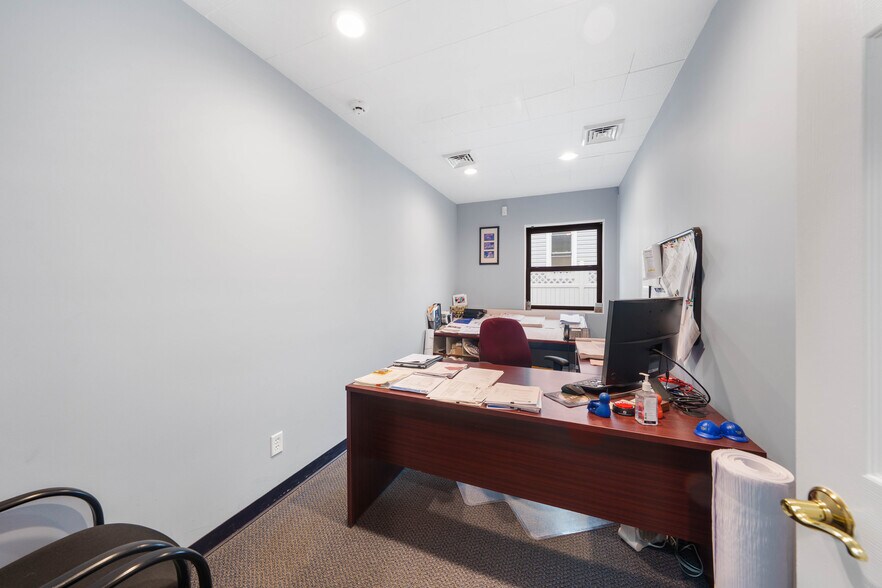 More Photos Of 277 W Clay Ave, Roselle Park Office For Sale