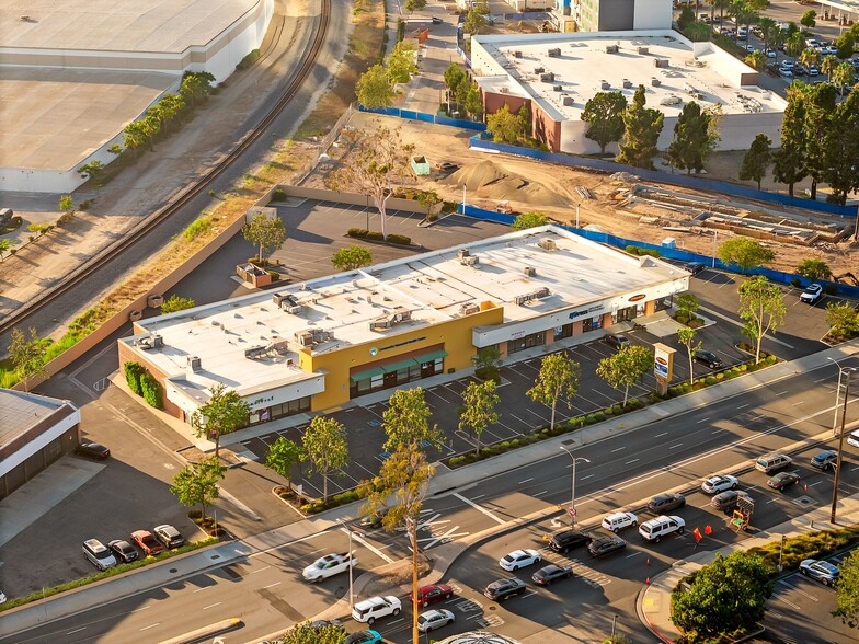 More Photos Of 2351-2381 Vineyard Ave, Oxnard General Retail For Lease