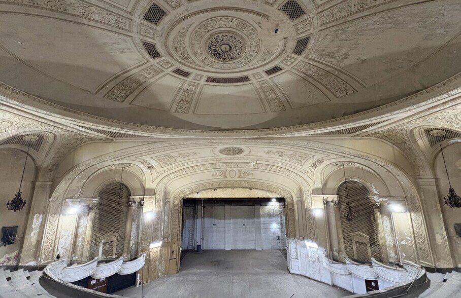 More Photos Of 117-09 Hillside Ave, Richmond Hill Theater Concert Hall For Lease