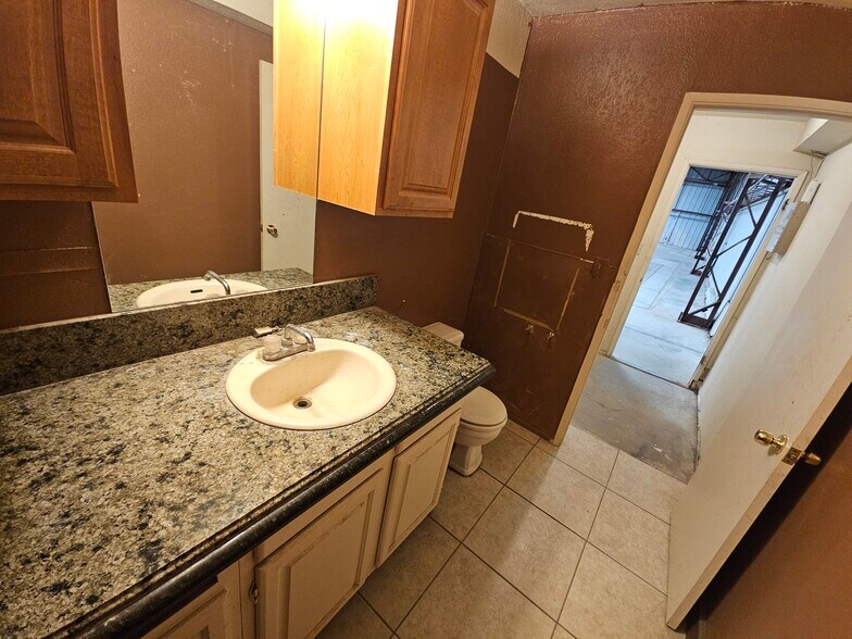 More Photos Of 3829 Rising Sun Rd, Bullhead City Distribution For Lease