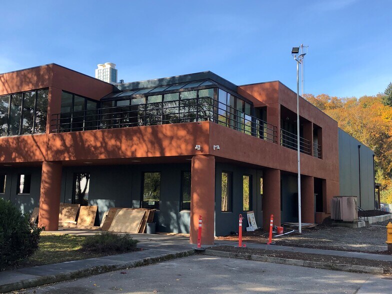 More Photos Of 18700 Southcenter Pky, Tukwila Warehouse For Lease