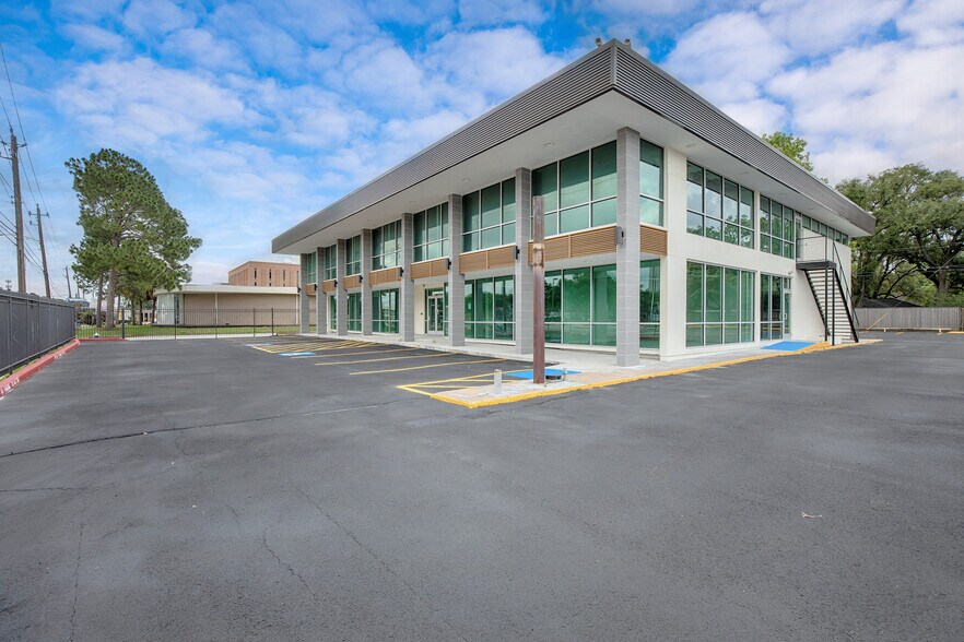 More Photos Of 8845 Long Point Rd, Houston Medical For Lease
