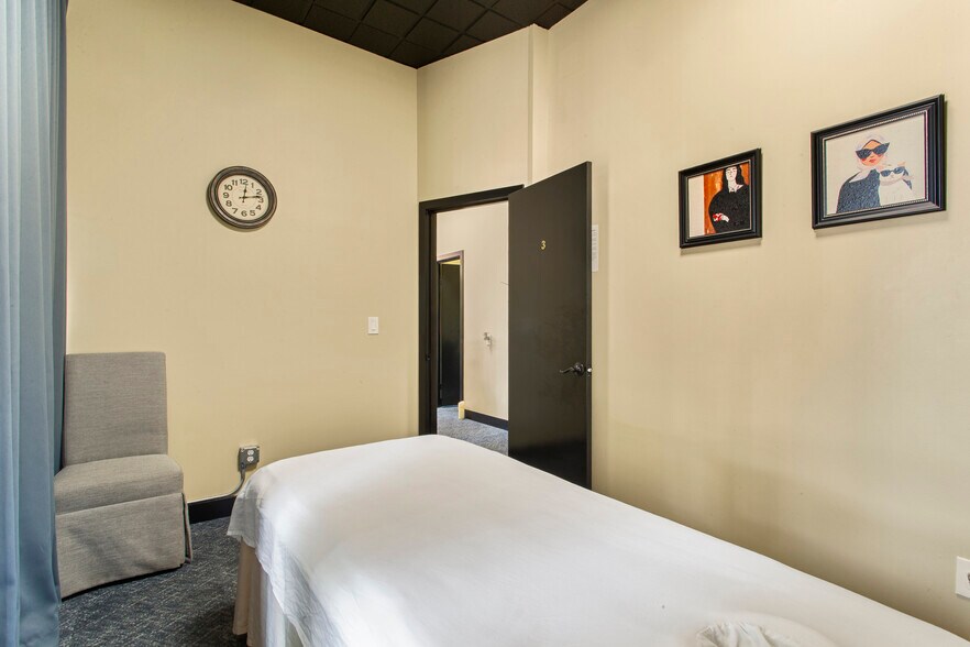 More Photos Of 15390 SW 116th Ave, Portland Medical For Sale