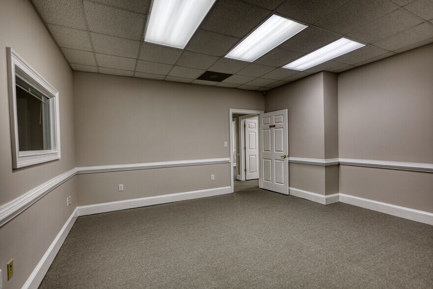 More Photos Of 1229 Royal Dr, Conyers Office For Sale