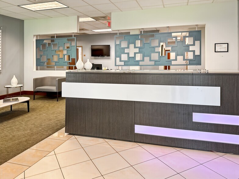 More Photos Of 950 S Pine Island Rd, Plantation Coworking Space