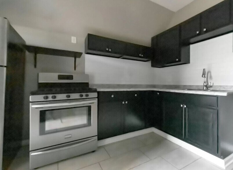 More Photos Of 6927 S Hermitage Ave, Chicago Apartments For Sale