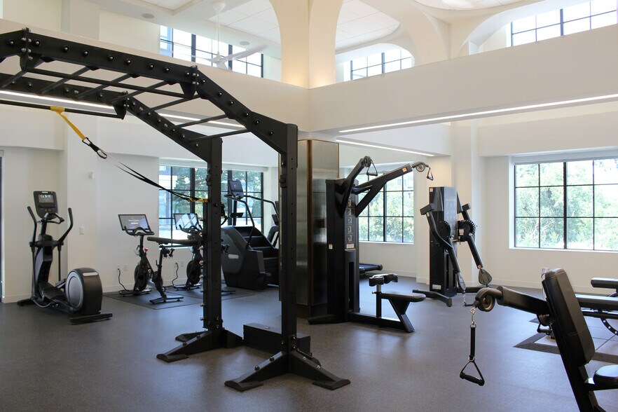 More Photos Of 3001 Maple Ave, Dallas Office For Lease