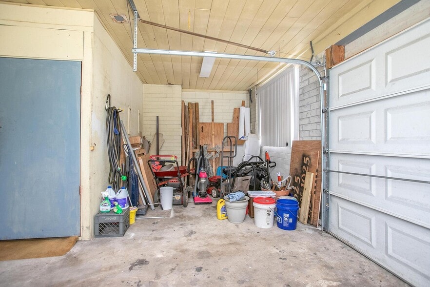 More Photos Of 1025 W New York Ave, Deland Coworking Space