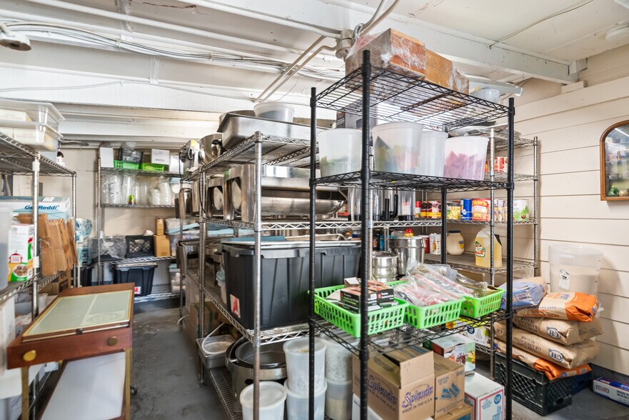 More Photos Of 14496 Oak Pl, Saratoga Restaurant For Sale