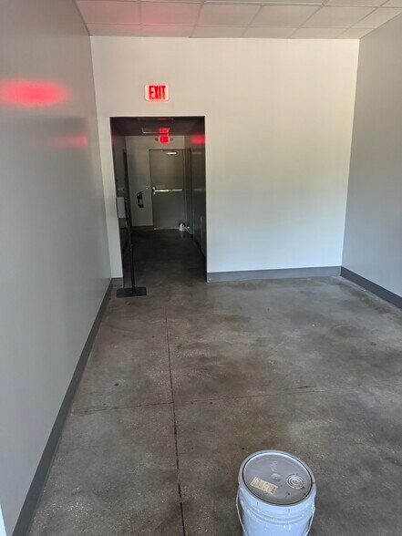 More Photos Of 5681 Nevius Rd, Mobile Restaurant For Lease