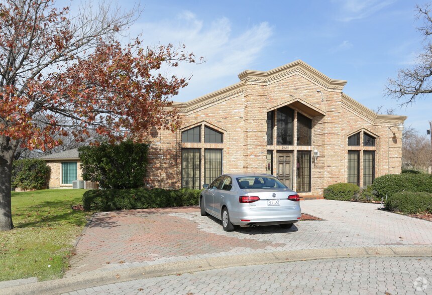 More Photos Of 9285 Huntington Sq, North Richland Hills Office For Sale