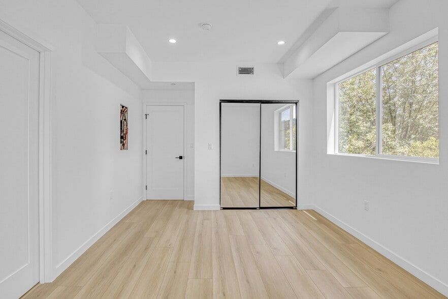 More Photos Of 10828 Hesby St, North Hollywood Apartments For Sale