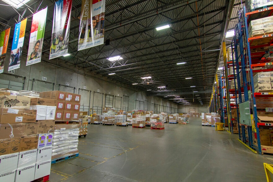 More Photos Of 6433 SE Lake Rd, Portland Distribution For Lease