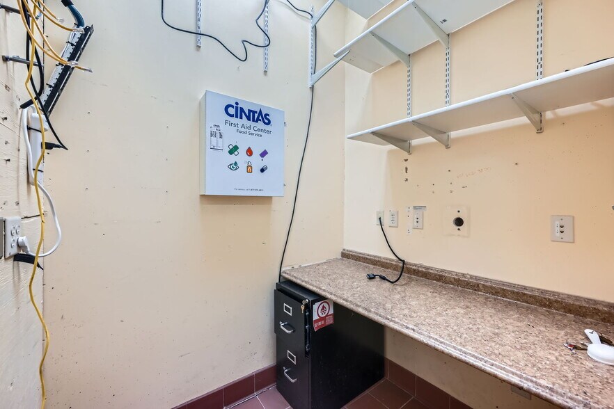 More Photos Of 9846 Zenith Meridian Dr, Englewood Restaurant For Sale