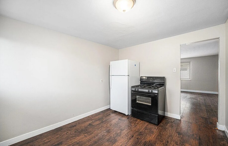 More Photos Of 1143 Akron St, Aurora Apartments For Sale