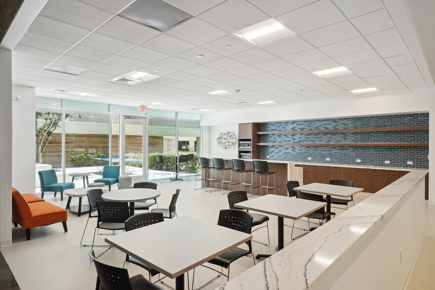 More Photos Of 15721 Park Row, Houston Office For Lease