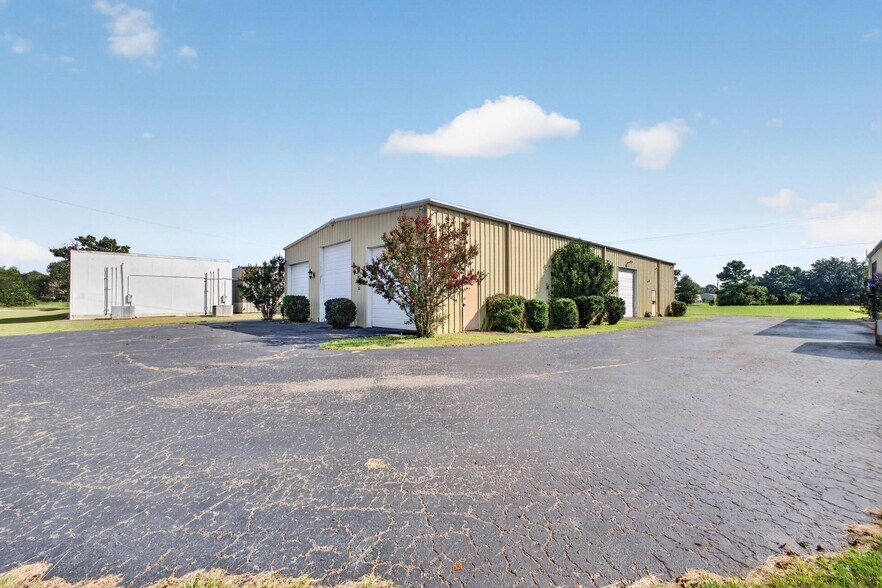 More Photos Of 31 Enterprise Ave, Aiken Light Manufacturing For Lease