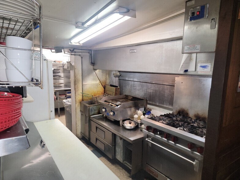 More Photos Of 7628 Southeastern Ave, Indianapolis Restaurant For Sale