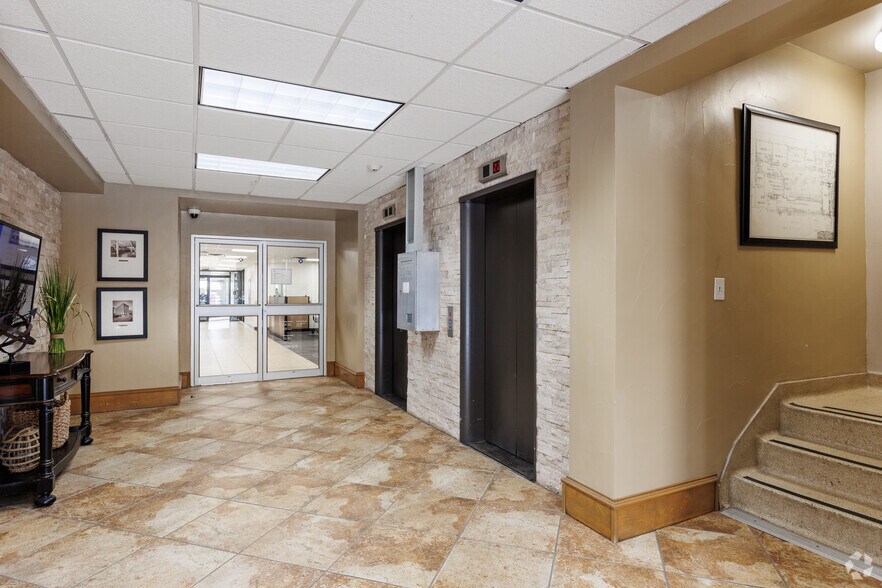More Photos Of 200 N Travis St, Sherman Office For Lease