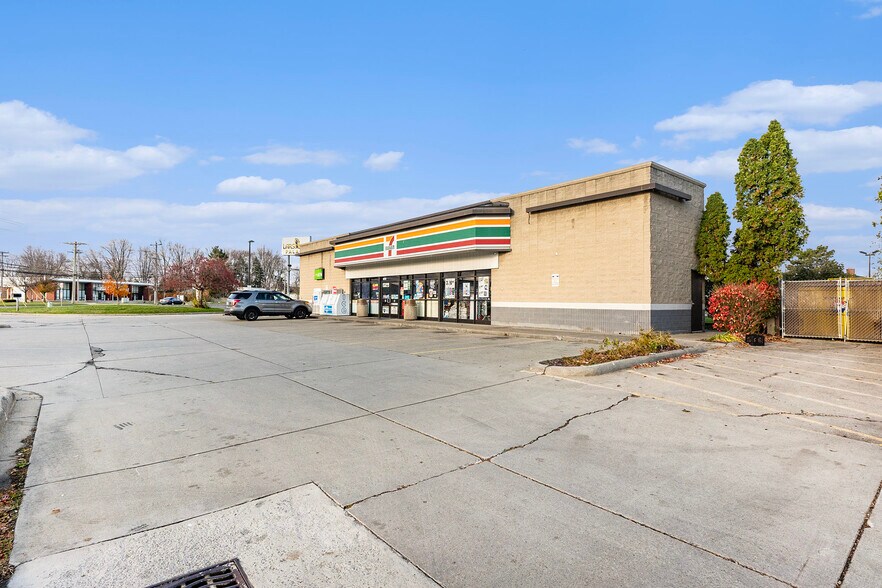 More Photos Of 3909 E 14 Mile Rd, Sterling Heights General Retail For Sale