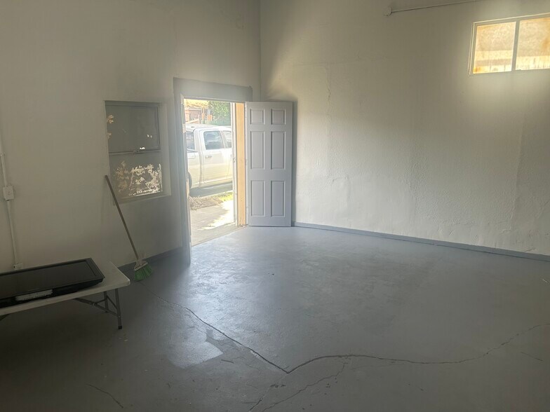 More Photos Of 11500 Atlantic Ave, Lynwood Storefront Retail Residential For Sale