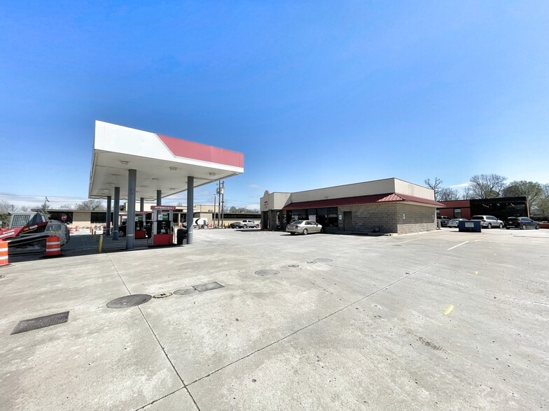 More Photos Of 601-605 E Emma Ave, Springdale Convenience Store For Sale