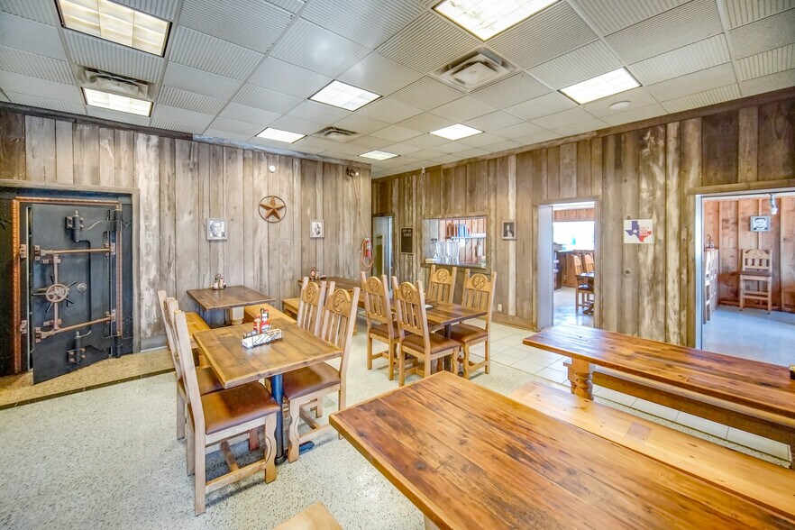 More Photos Of 111 E Dempsey St, Bryson General Retail For Sale