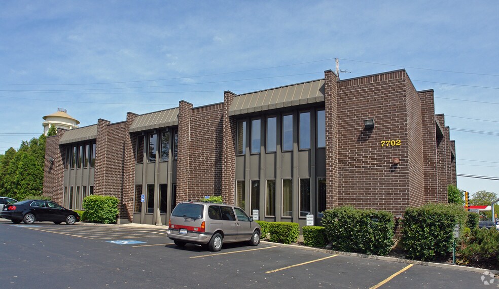 More Photos Of 7702 S Cass Ave, Darien Medical For Lease