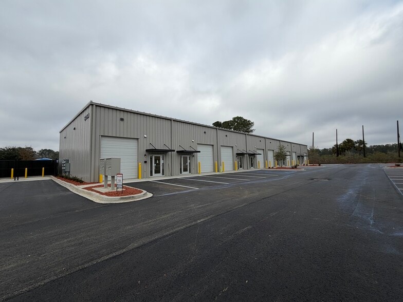 More Photos Of 8476 Dorchester Rd, North Charleston Flex For Lease