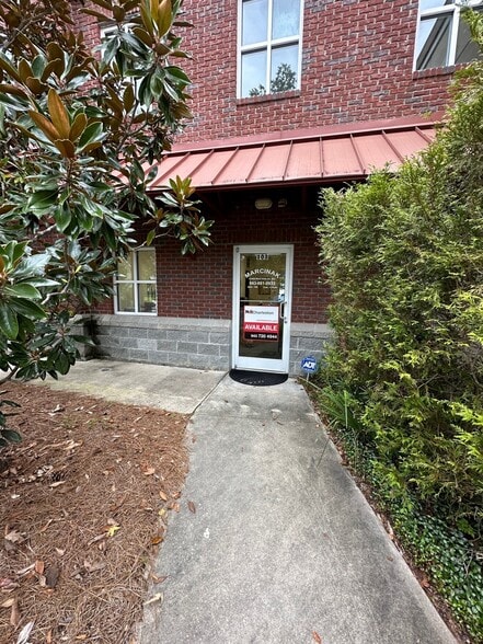 More Photos Of 2612 Larch Ln, Mount Pleasant Flex For Lease