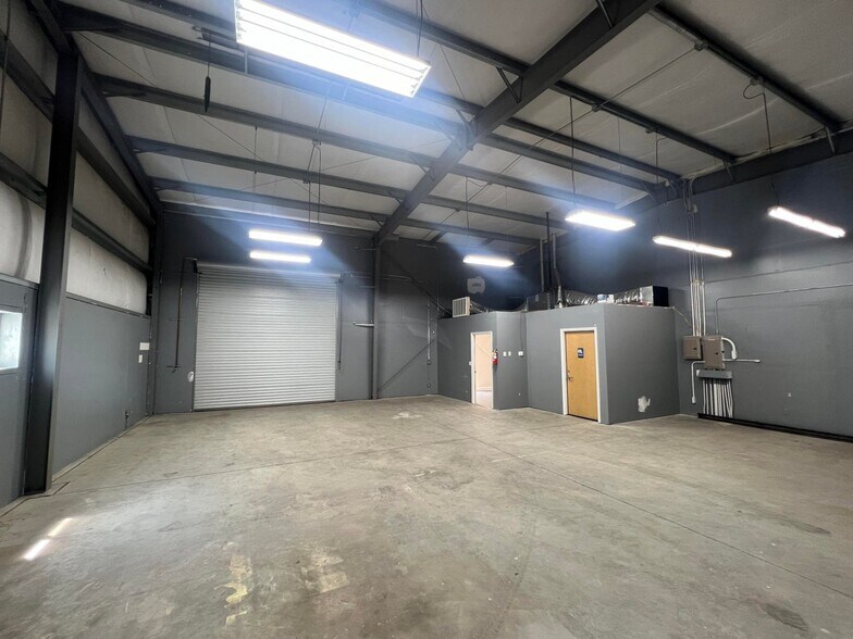 More Photos Of 716 W Cedar St, Eureka Warehouse For Lease