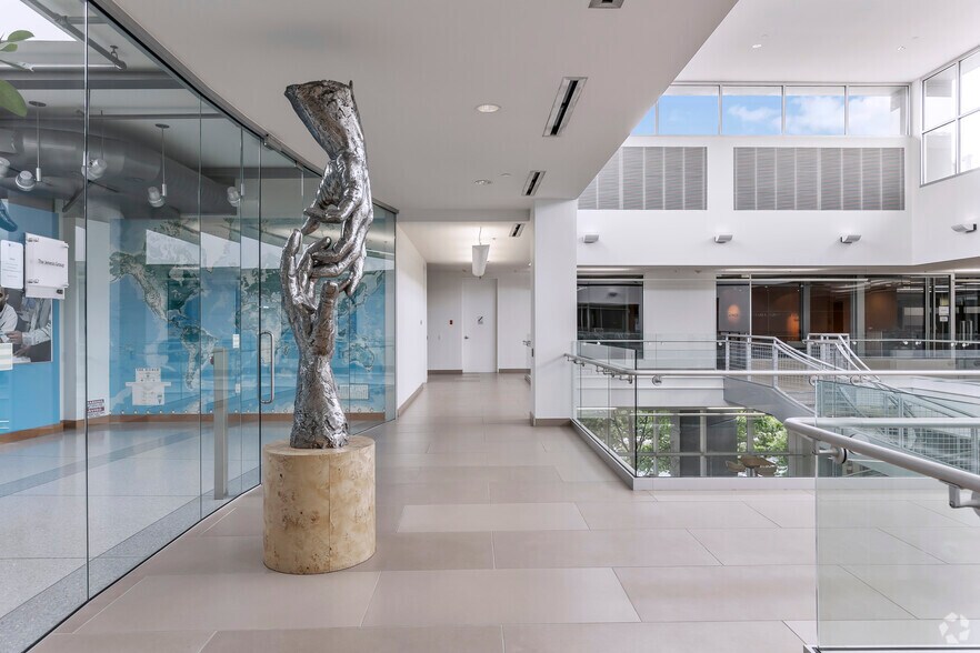 More Photos Of 130 E John Carpenter Fwy, Irving Office For Lease