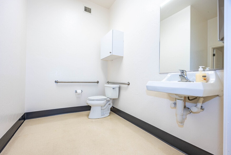 More Photos Of 3533 Canyon de Flores, Sierra Vista Medical For Lease