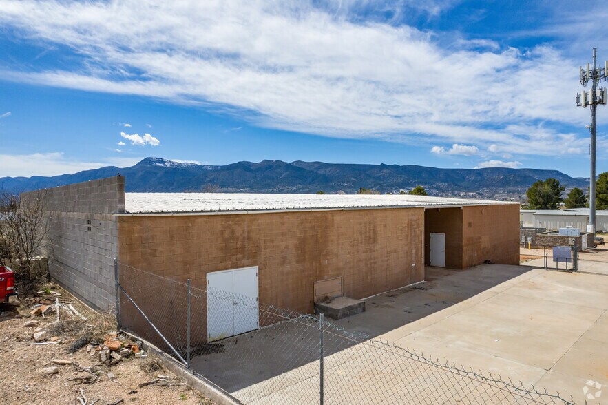 More Photos Of 1575 Roadrunner, Camp Verde Distribution For Lease