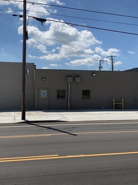 More Photos Of 1506 Springfield St, Dayton Flex For Lease