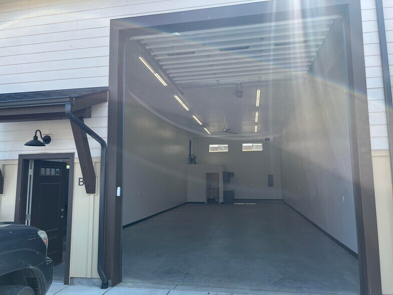More Photos Of 388 Larkspur St, Ponderay Specialty For Lease