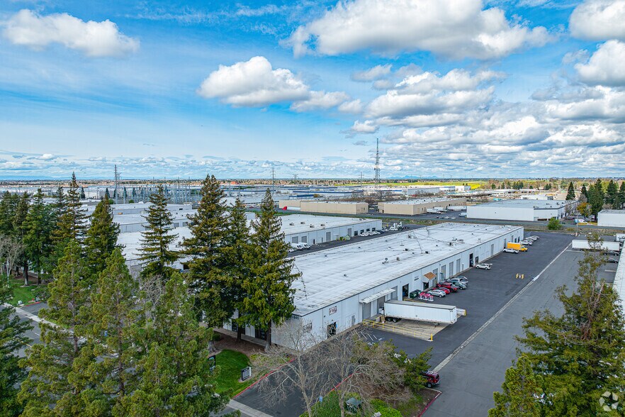 More Photos Of 917-945 N Market Blvd, Sacramento Unknown For Lease
