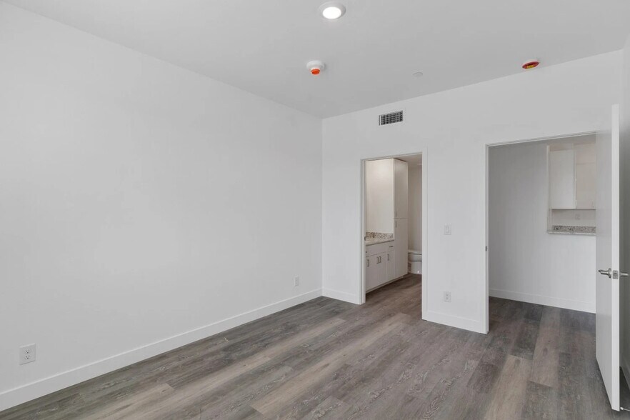 More Photos Of 4846 S Jones Blvd, Las Vegas Apartments For Sale
