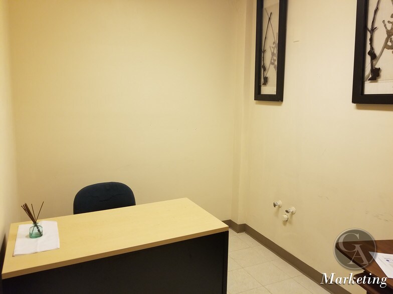 More Photos Of 1585 Ellinwood St, Des Plaines Office For Sale