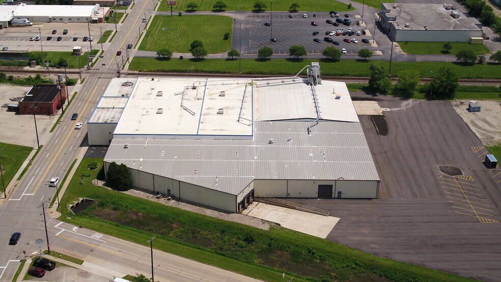 More Photos Of 413 E Murdock Ave, Oshkosh Industrial For Sale