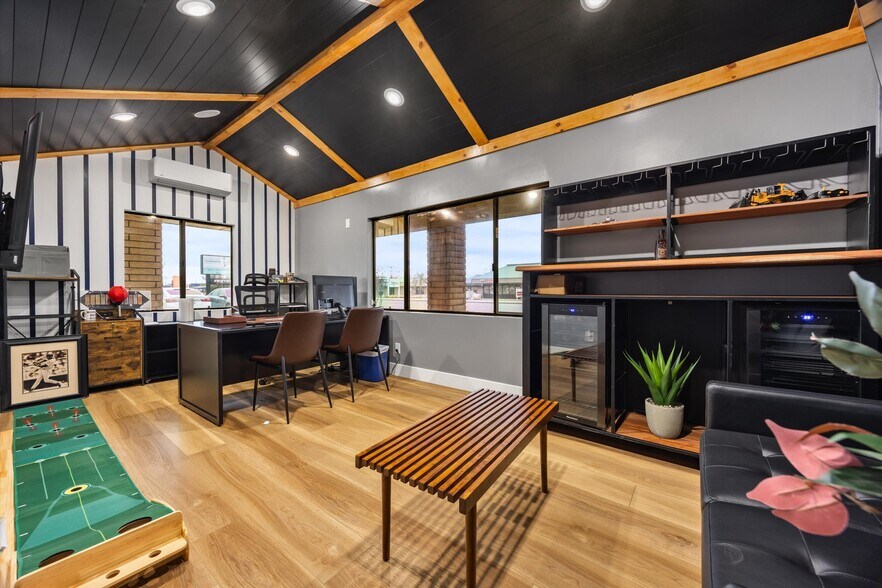 More Photos Of 9831 Rosedale Hwy, Bakersfield Office For Sale