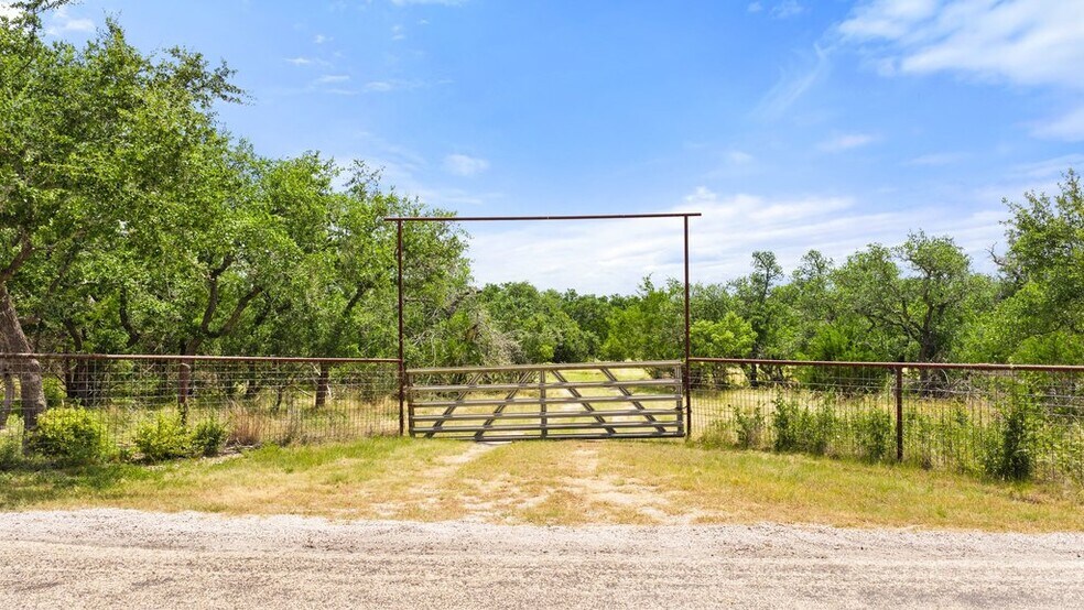More Photos Of 1984 Grape Creek rd, Fredericksburg Specialty For Sale