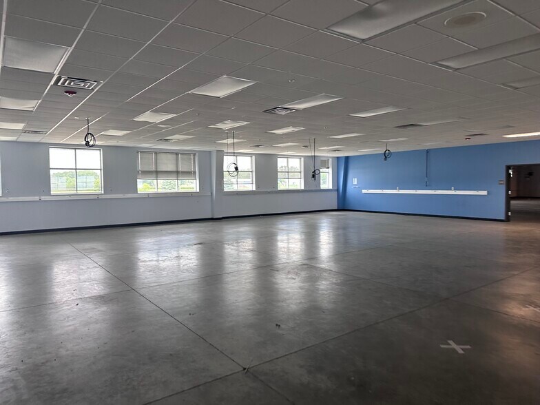 More Photos Of 205 Fairview Dr, Dallas Center Warehouse For Sale