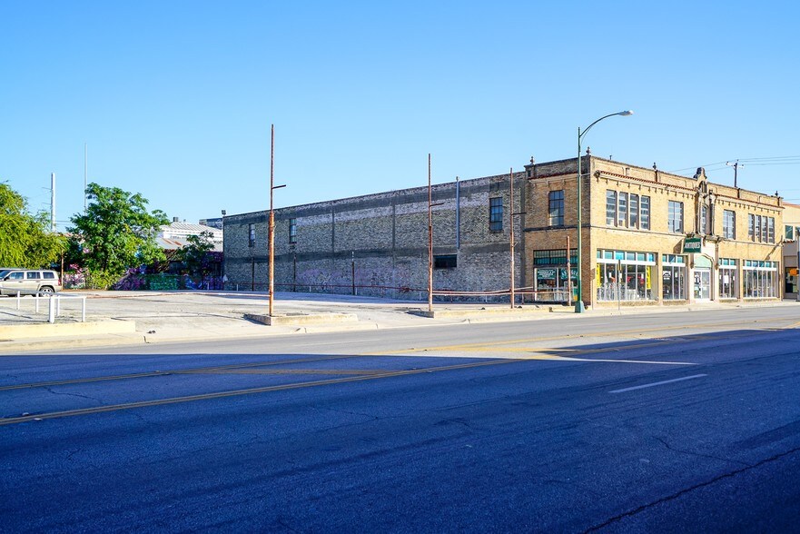 More Photos Of 900 Broadway St, San Antonio General Retail For Lease