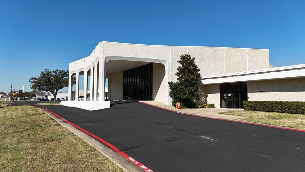 More Photos Of 6801 Meadowbrook Dr, Fort Worth Specialty For Sale